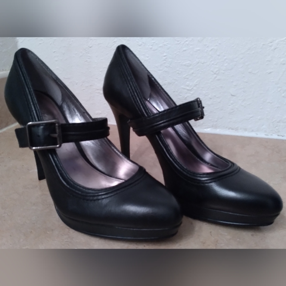 Calvin Klein “shyanne” black heels Size 8m